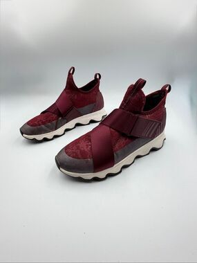 SOREL Kinetic Sneak Women’s Size 8 Burgundy Gray Strap Sneakers NL3126-624
